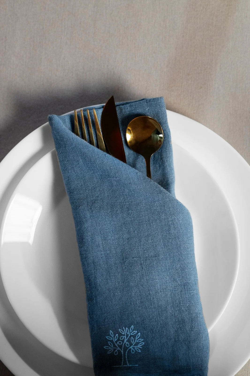 Diseño de experiencia gastronómica del Hotel Tampa con estética minimalista